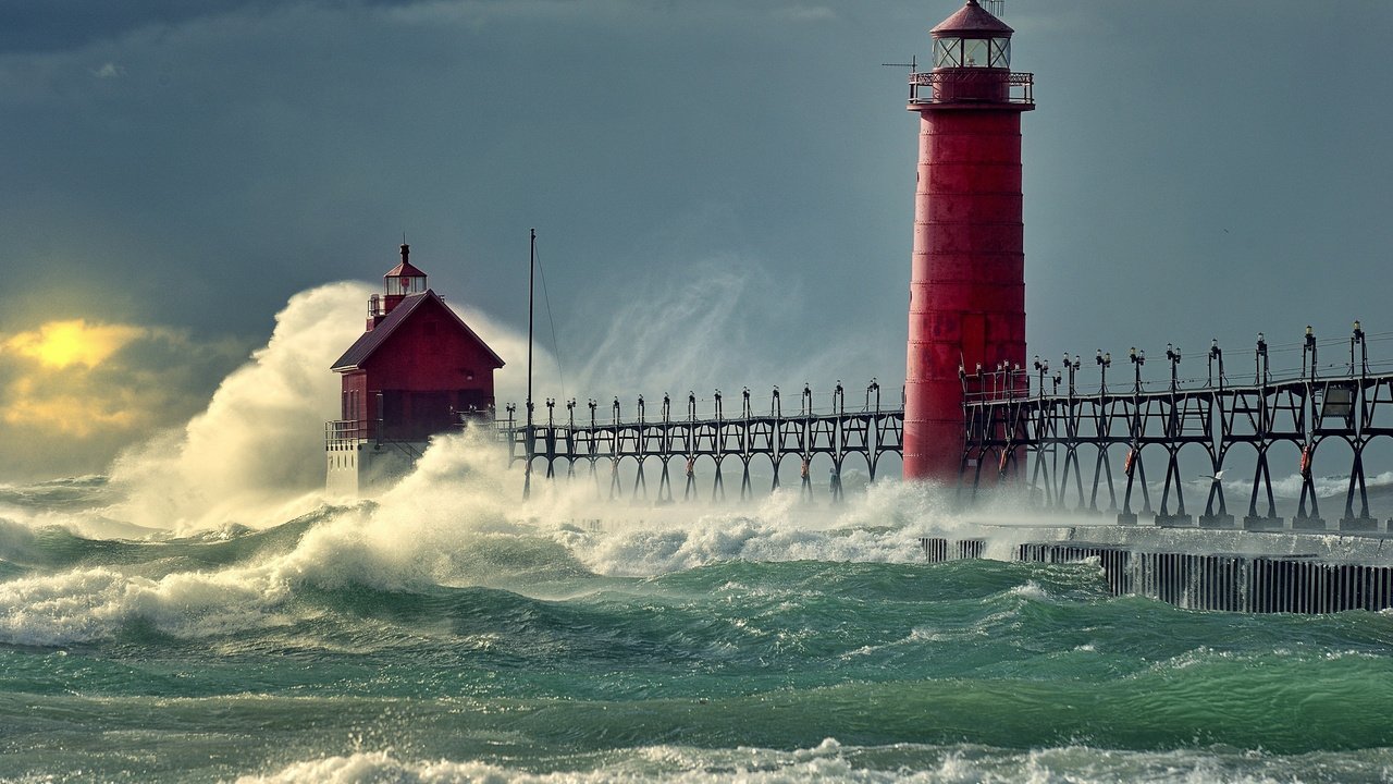 Обои облака, волны, море, маяк, брызги, шторм, clouds, wave, sea, lighthouse, squirt, storm разрешение 2560x1600 Загрузить
