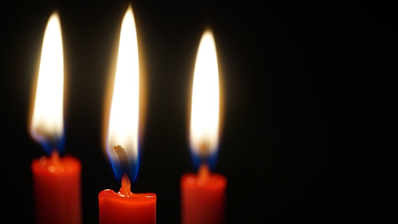 Обои свечи, пламя, огонь, черный фон, candles, flame, fire, black background разрешение 6000x4000 Загрузить