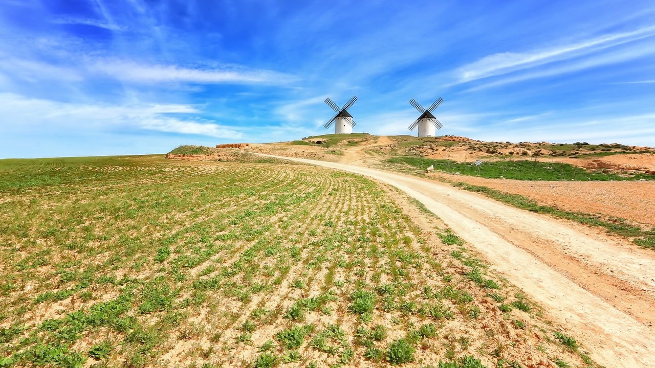 Обои небо, дорога, облака, поле, лето, мельница, molinos, castilla la mancha, the sky, road, clouds, field, summer, mill разрешение 2048x1365 Загрузить