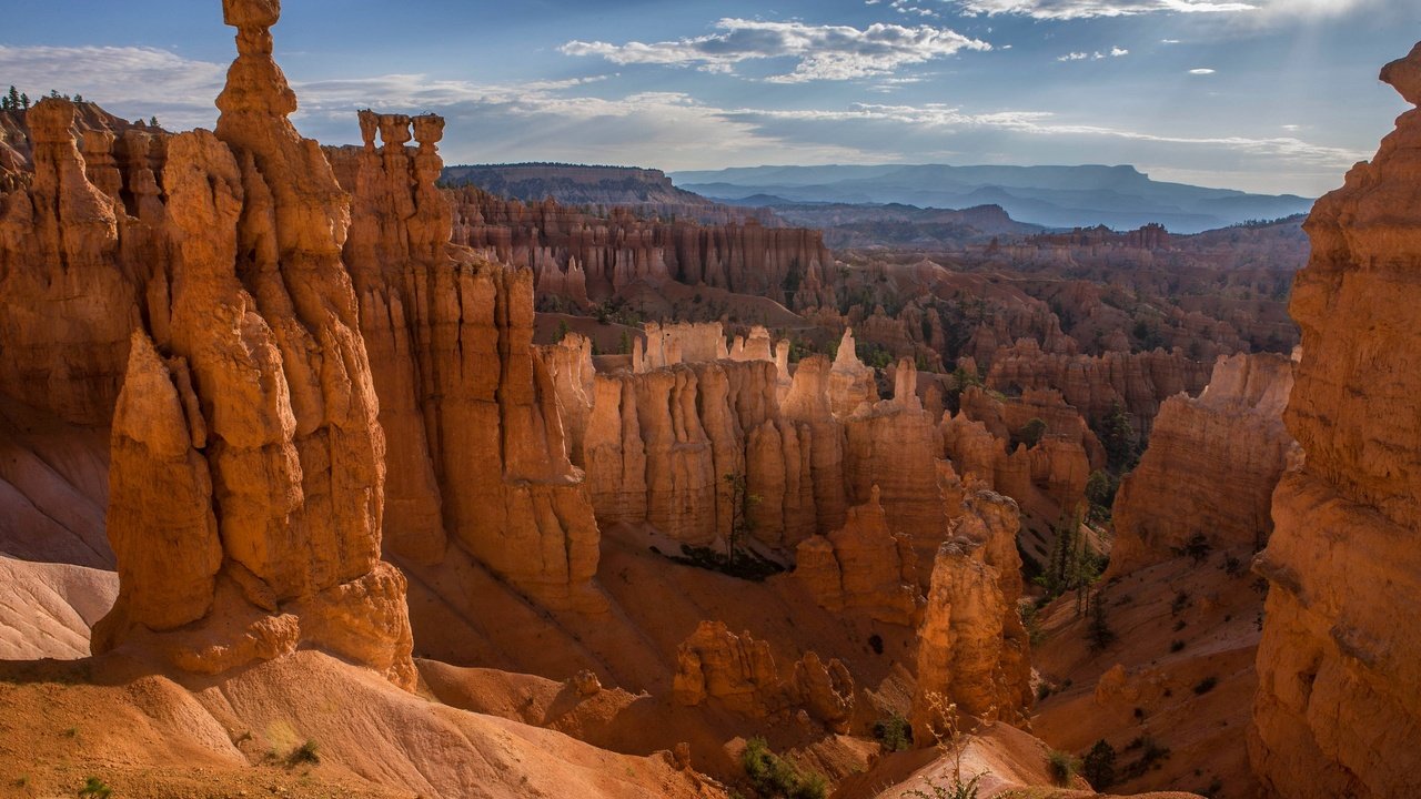 Обои горы, скалы, каньон, сша, ущелье, юта, брайс-каньон, mountains, rocks, canyon, usa, gorge, utah, bryce canyon разрешение 2048x1365 Загрузить