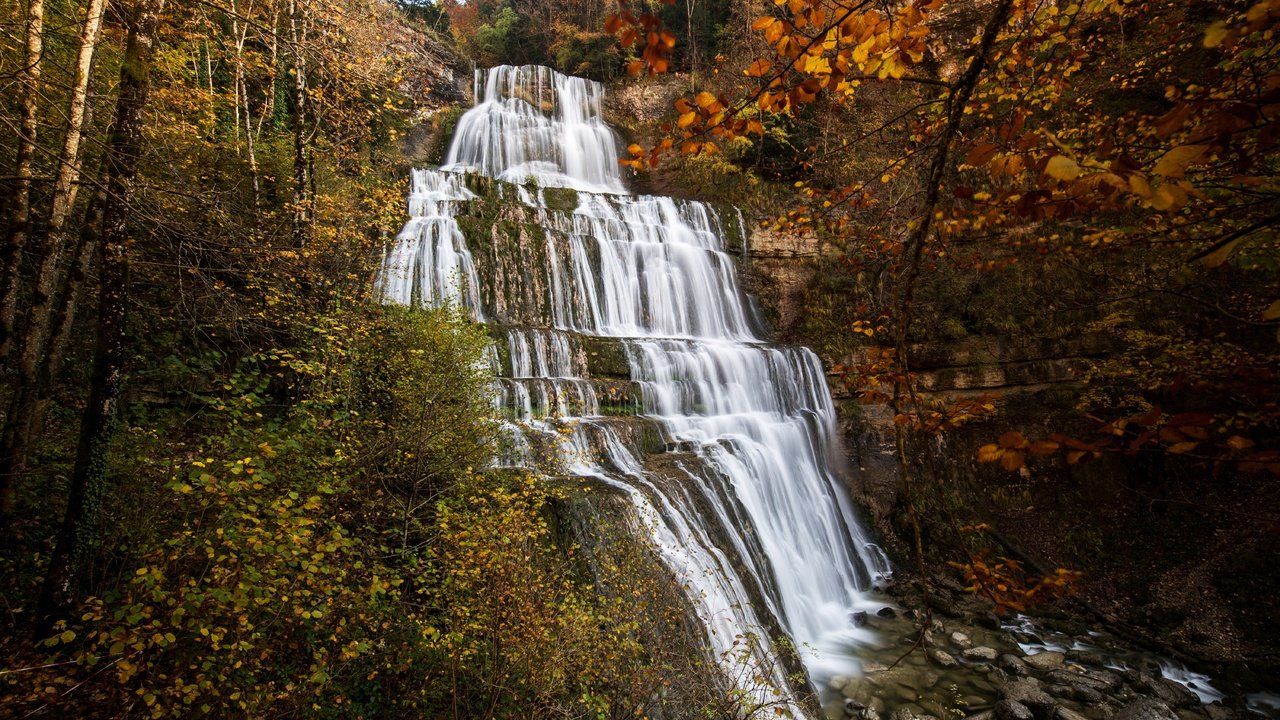 Обои природа, камни, лес, скала, водопад, осень, франция, утес, cascade du herisson, nature, stones, forest, rock, waterfall, autumn, france разрешение 6000x4005 Загрузить