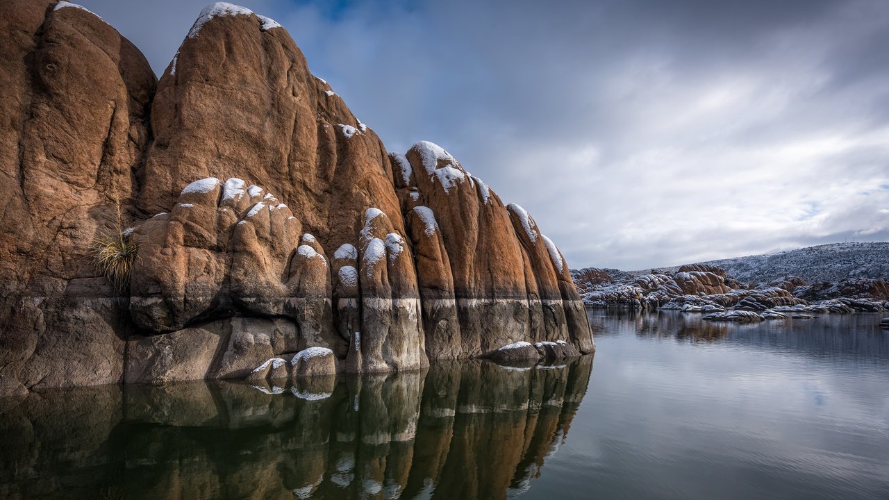 Обои озеро, скалы, природа, зима, отражение, пейзаж, michael wilson, lake, rocks, nature, winter, reflection, landscape разрешение 3840x2400 Загрузить