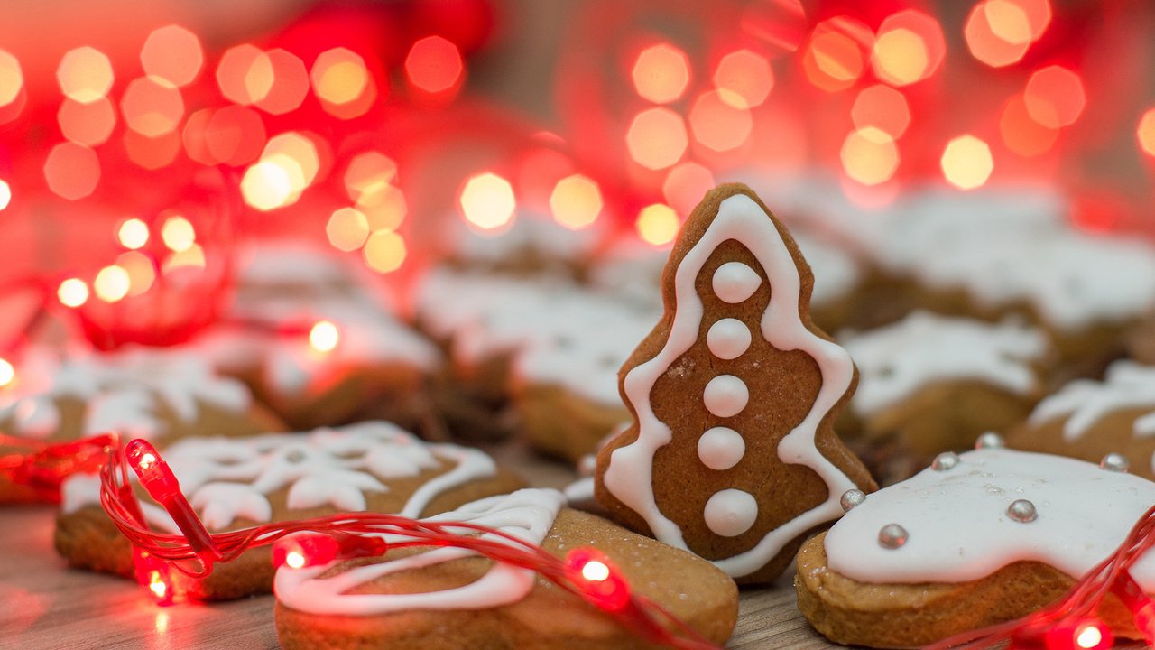 Обои новый год, рождество, гирлянда, печенье, выпечка, new year, christmas, garland, cookies, cakes разрешение 1920x1200 Загрузить