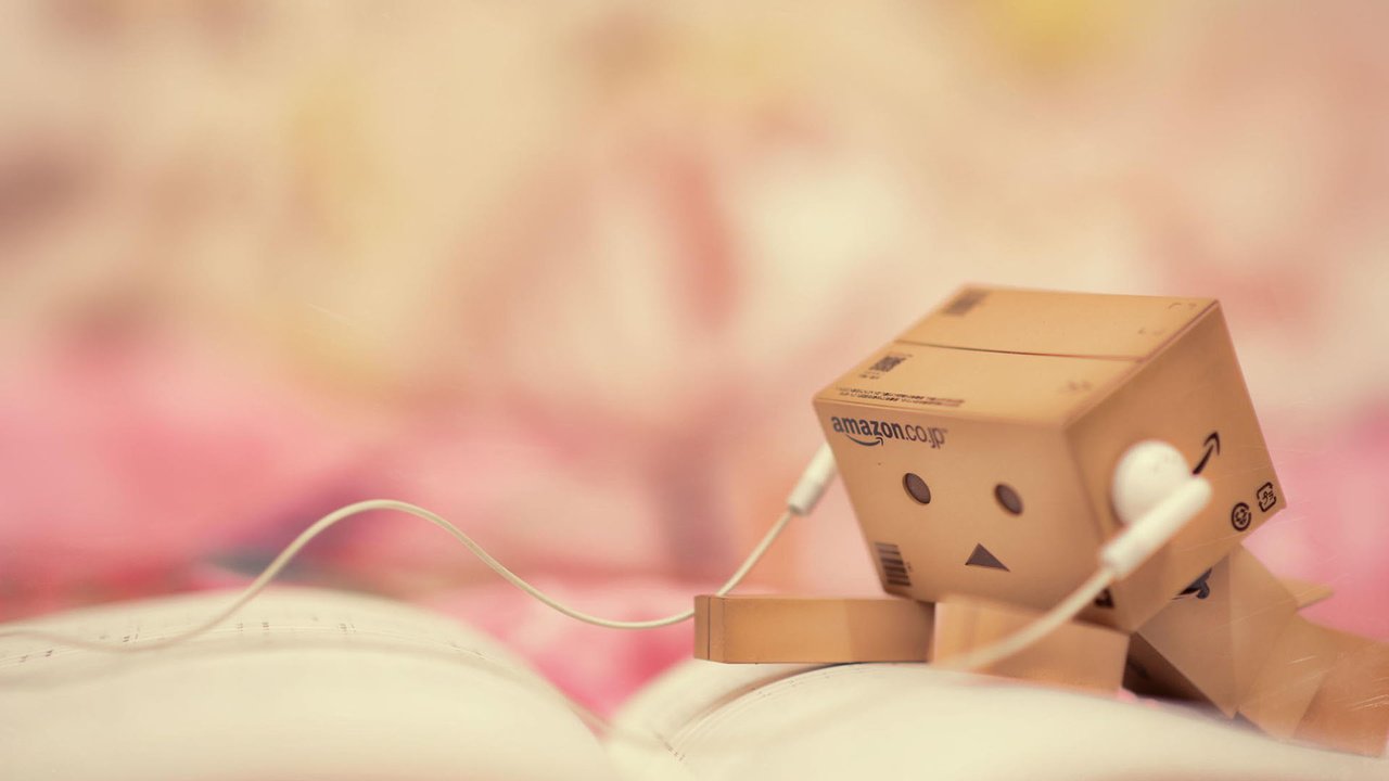 Обои наушники, коробка, книга, данбо, картонный робот, oasys88, headphones, box, book, danbo, cardboard robot разрешение 1920x1200 Загрузить