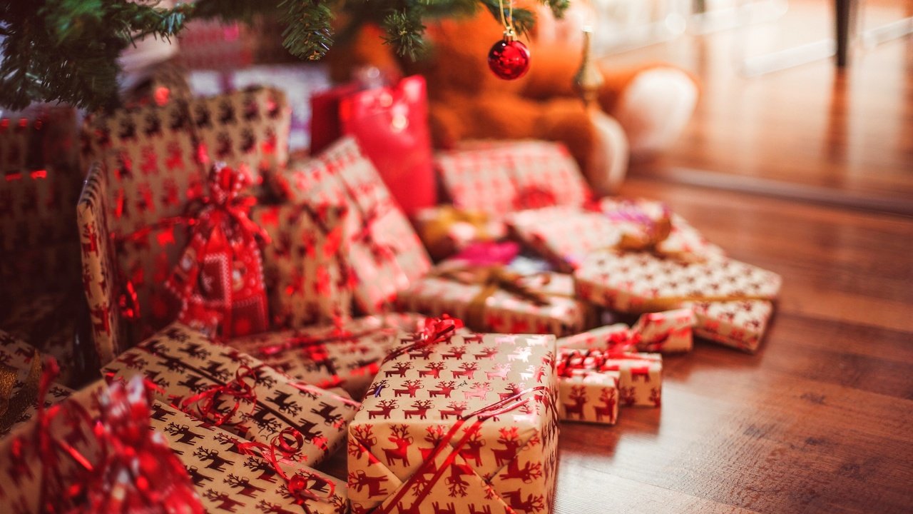 Обои новый год, подарки, олени, праздник, рождество, коробки, new year, gifts, deer, holiday, christmas, box разрешение 2880x1800 Загрузить