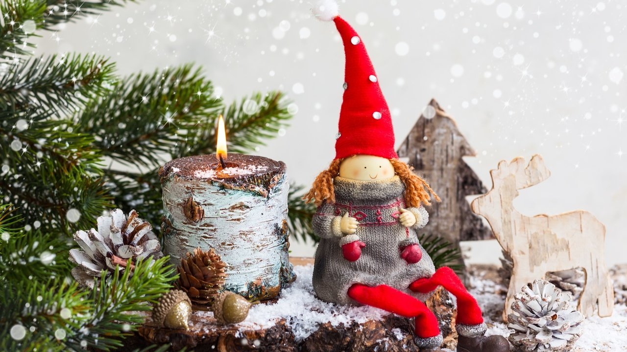 Обои свечи, свеча, новый год, рождество, елка, шишки, ветки, пень, игрушка, кукла, шапка, олени, candles, candle, new year, christmas, tree, bumps, branches, stump, toy, doll, hat, deer разрешение 2880x1800 Загрузить