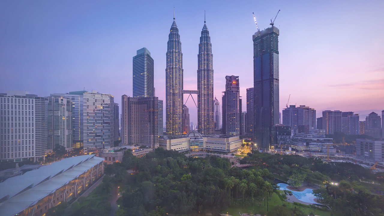 Обои город, небоскребы, малайзия, куала-лумпур, башни петронас, the city, skyscrapers, malaysia, kuala lumpur, petronas twin towers разрешение 1920x1200 Загрузить
