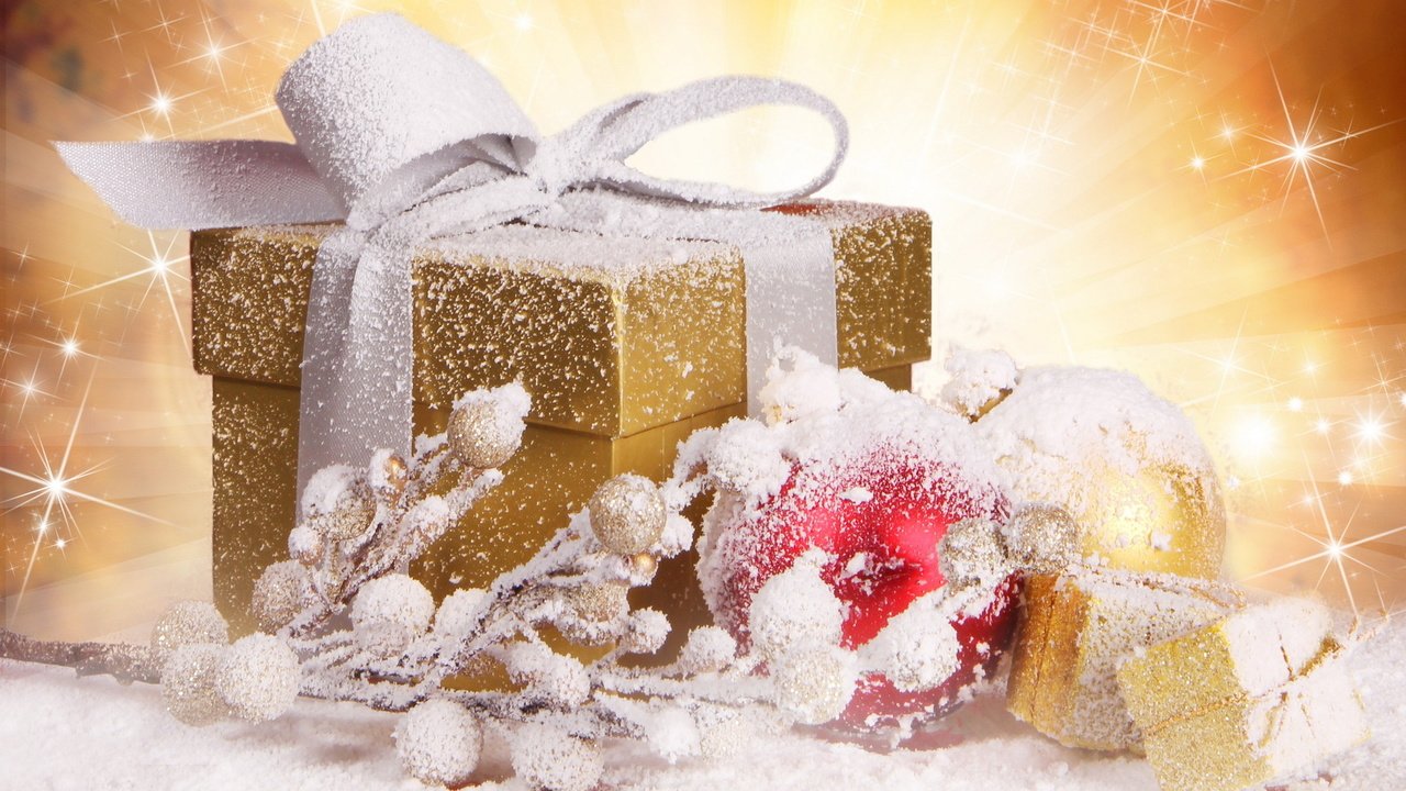 Обои новый год, шарики, подарок, рождество, ветвь, снежок, new year, balls, gift, christmas, branch, snow разрешение 2048x1428 Загрузить