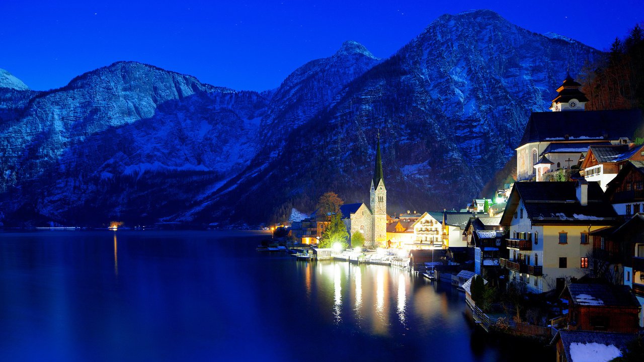 Обои ночь, огни, горы, зима, австрия, гальштат, night, lights, mountains, winter, austria, hallstatt разрешение 2048x1639 Загрузить