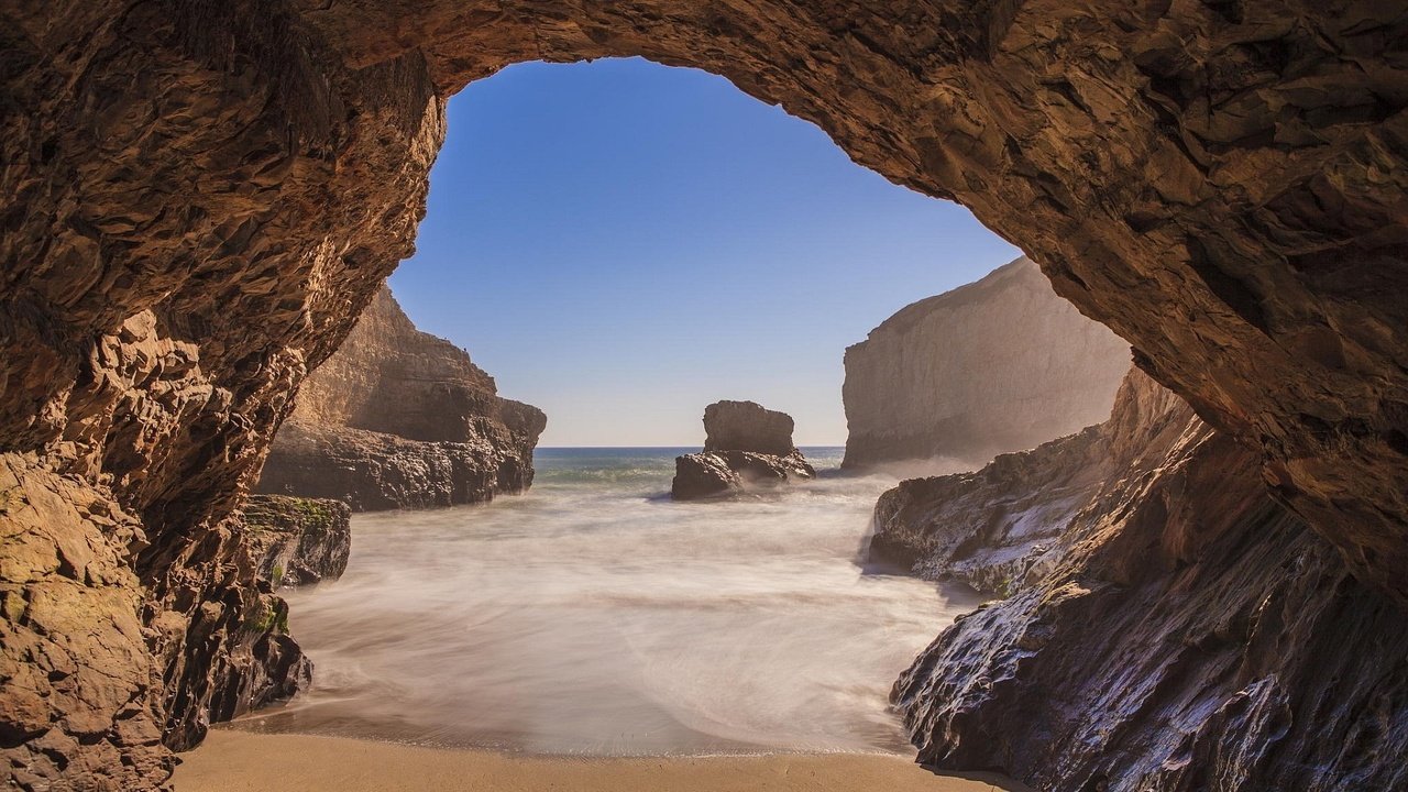 Обои небо, скалы, море, пещера, грот, the sky, rocks, sea, cave, the grotto разрешение 1920x1080 Загрузить