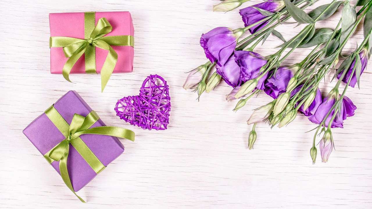 Обои цветы, сердечко, подарки, букет, эустома, коробочки, flowers, heart, gifts, bouquet, eustoma, boxes разрешение 4557x2946 Загрузить