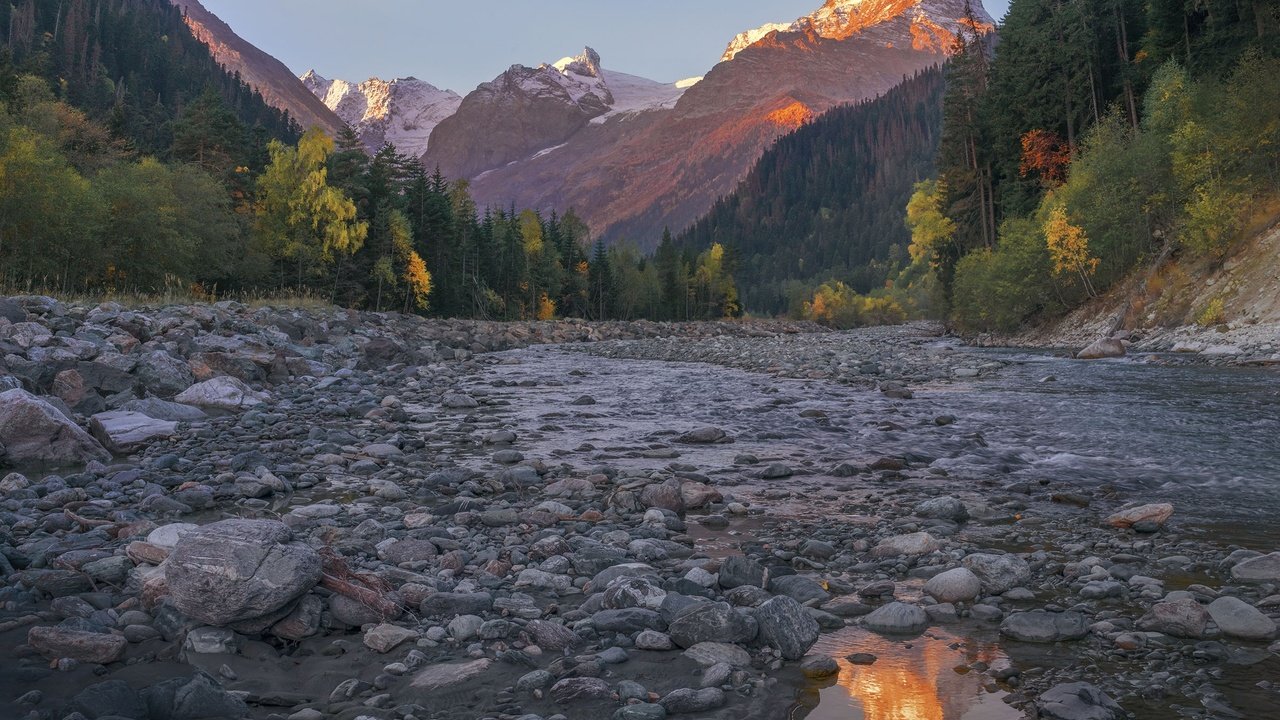 Обои река, кавказ, горы, природа, камни, пейзаж, утро, леса, владимир рябков, river, the caucasus, mountains, nature, stones, landscape, morning, forest, vladimir ryabkov разрешение 2400x2194 Загрузить