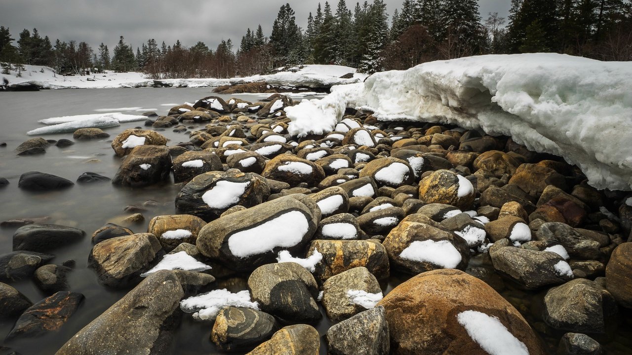 Обои река, снег, камни, river, snow, stones разрешение 3840x2160 Загрузить