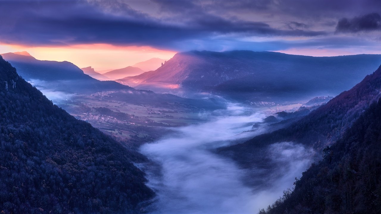 Обои горы, утро, туман, рассвет, панорама, долина, испания, mountains, morning, fog, dawn, panorama, valley, spain разрешение 5000x2812 Загрузить