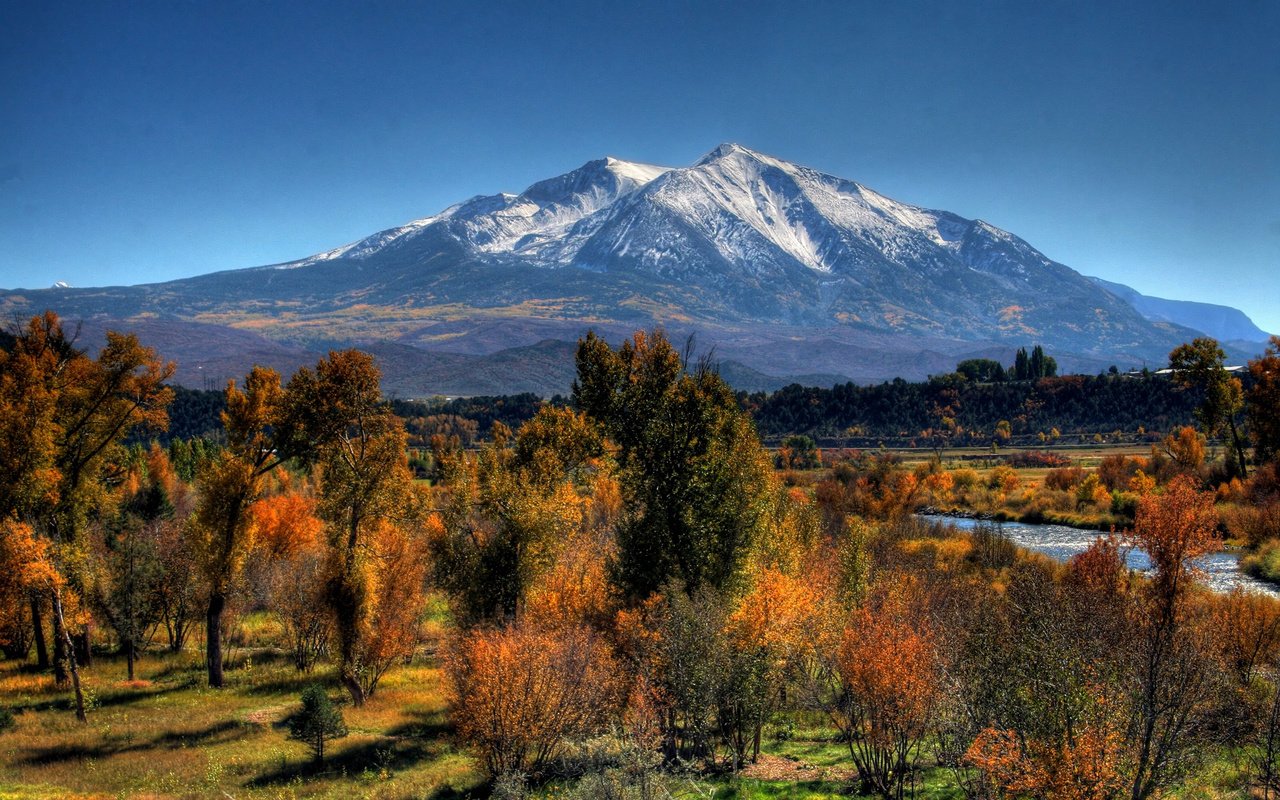 Обои деревья, гора, осень, trees, mountain, autumn разрешение 2560x1600 Загрузить