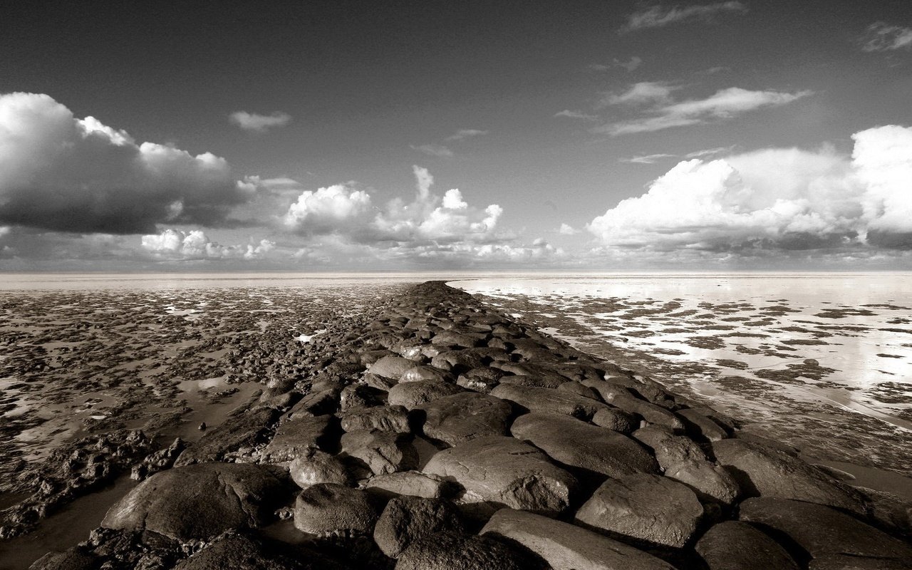 Обои облака, камни, горизонт, clouds, stones, horizon разрешение 1920x1440 Загрузить