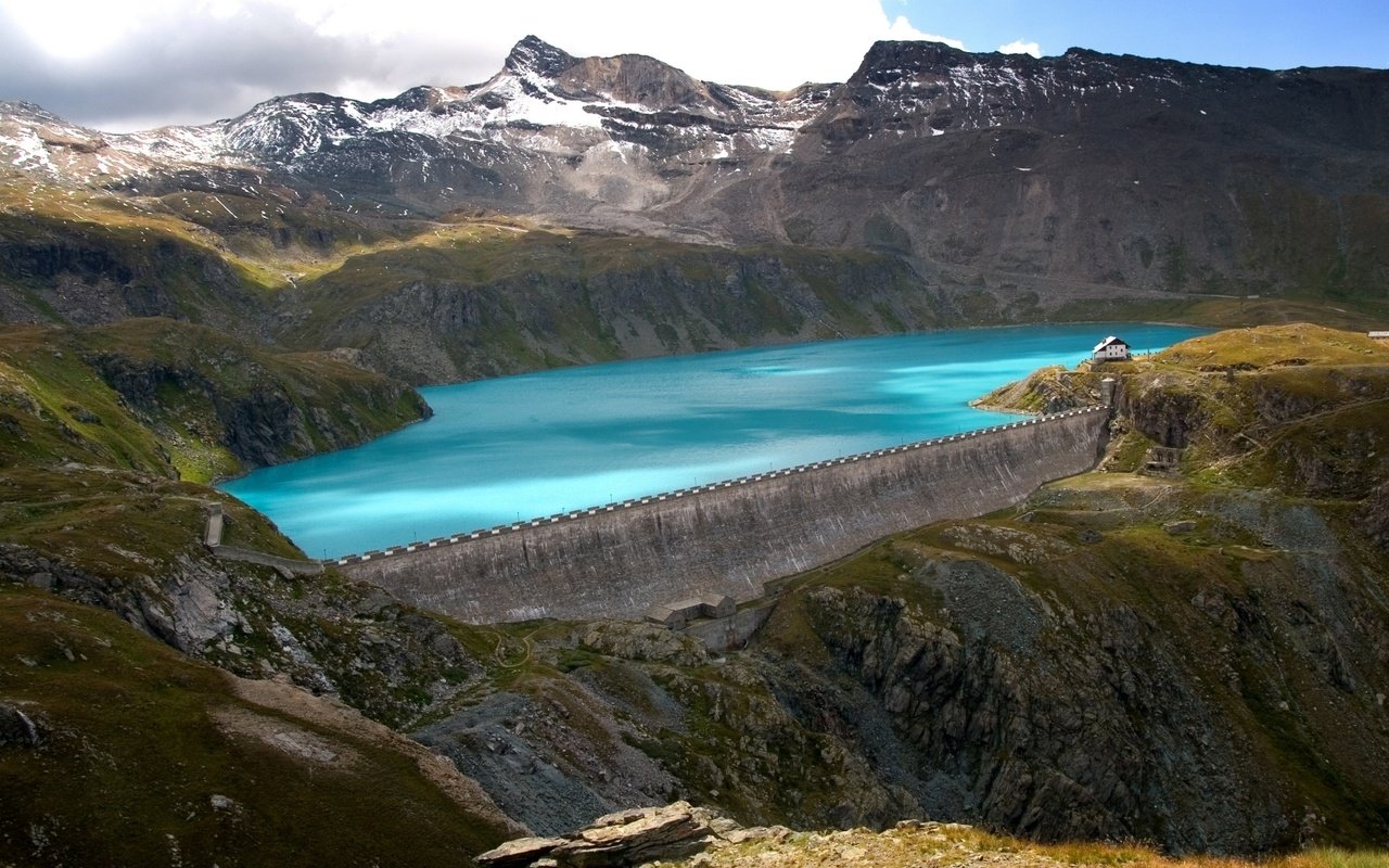 Обои озеро, горы, скалы, дамба, плотина, запруда, lake, mountains, rocks, dam разрешение 1920x1080 Загрузить