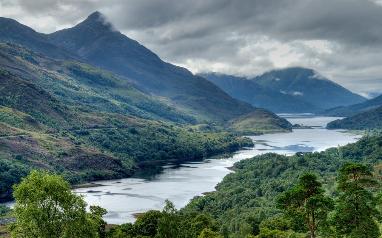 Обои небо, облака, вода, река, горы, дерево, тучи, шотландия, the sky, clouds, water, river, mountains, tree, scotland разрешение 3786x2479 Загрузить