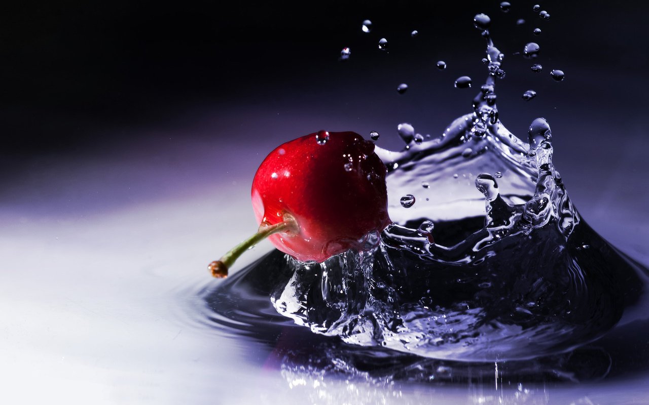 Обои вода, макро, капли, ягода, брызги, плод, вишня, water, macro, drops, berry, squirt, the fruit, cherry разрешение 1920x1200 Загрузить