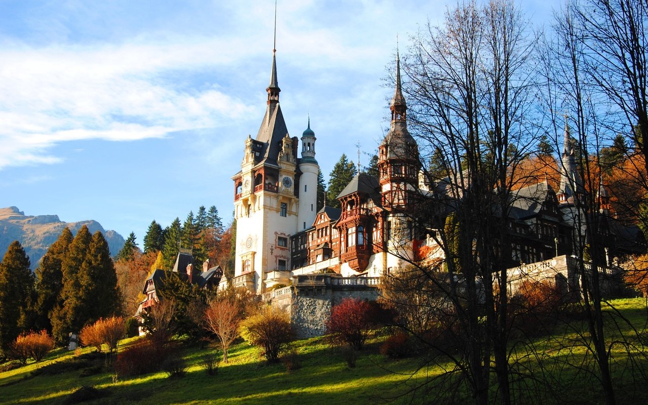 Обои замок, осень, румыния, castle, autumn, romania разрешение 3872x2592 Загрузить