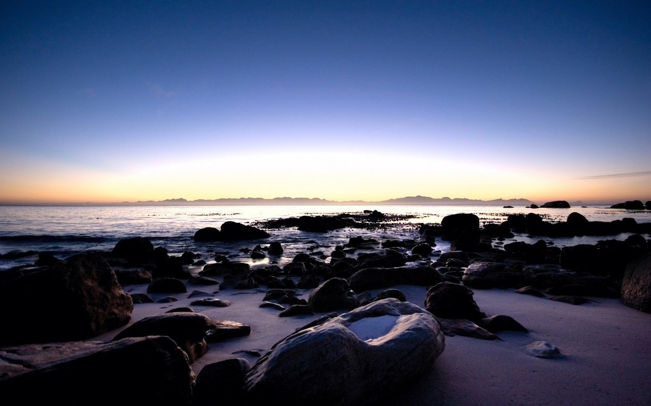 Обои вода, восход, камни, берег, утро, горизонт, океан, water, sunrise, stones, shore, morning, horizon, the ocean разрешение 1920x1440 Загрузить