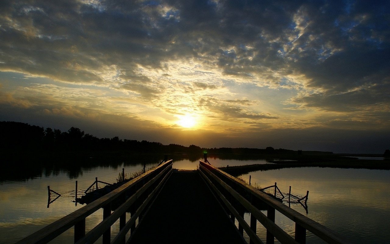 Обои река, природа, закат, пейзаж, деревянный мост, river, nature, sunset, landscape, wooden bridge разрешение 1920x1080 Загрузить