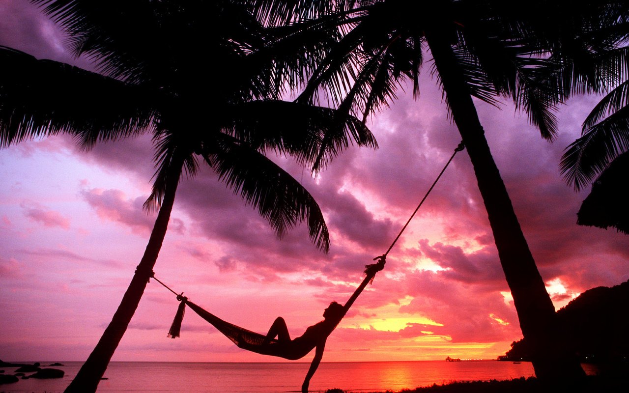 Обои вечер, закат, девушка, пляж, пальмы, гамак, тропики, the evening, sunset, girl, beach, palm trees, hammock, tropics разрешение 2000x1333 Загрузить