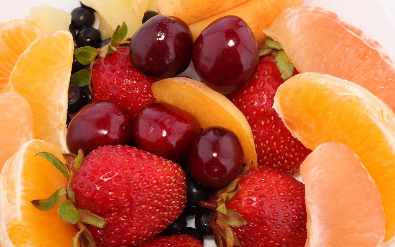 Обои фрукты, клубника, ягоды, вишня, апельсин, черника, десерт, грейпфрут, fruit, strawberry, berries, cherry, orange, blueberries, dessert, grapefruit разрешение 1920x1080 Загрузить