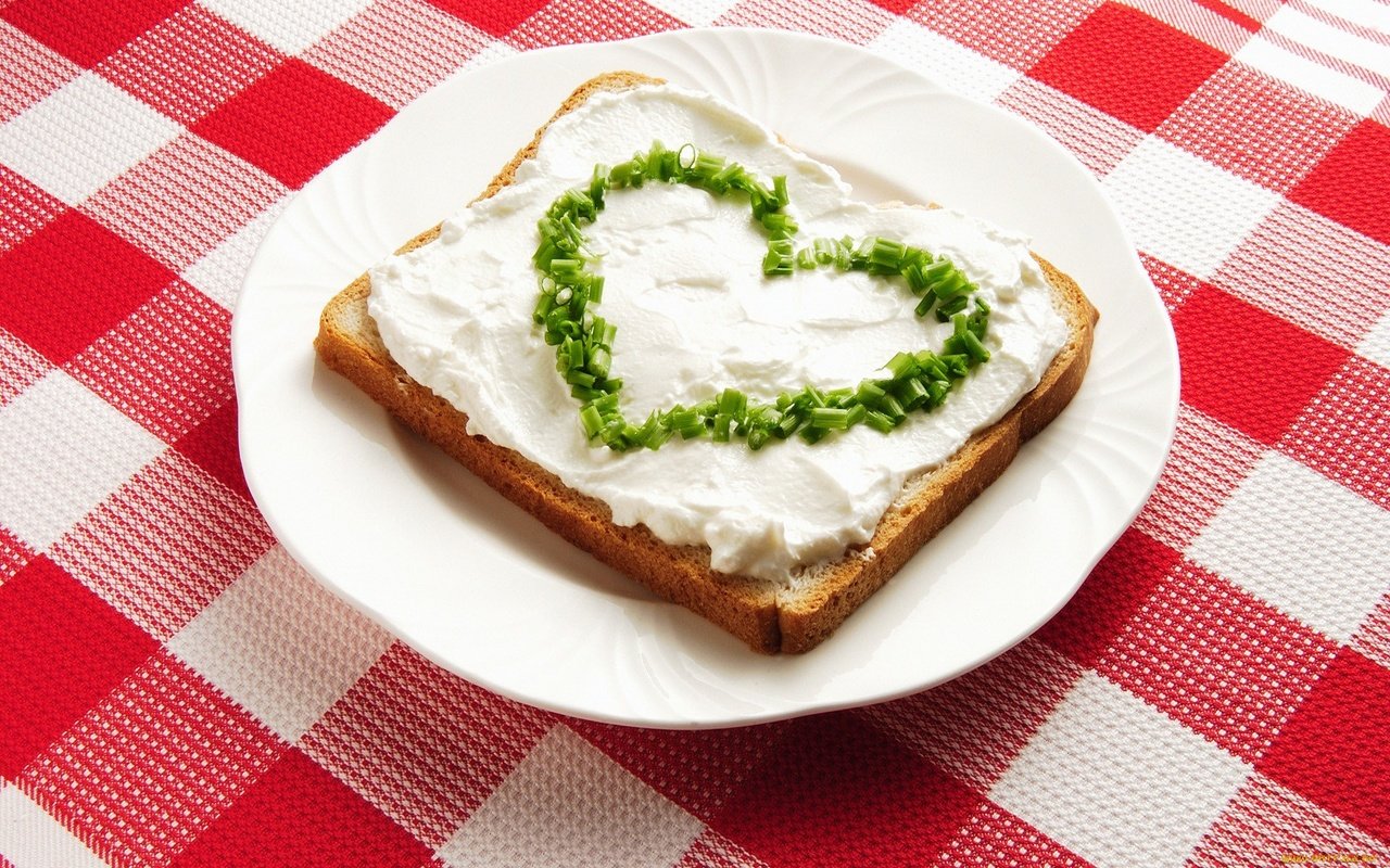 Обои крем для торта, зелень, бутерброд, хлеб, скатерть, cream cake, greens, sandwich, bread, tablecloth разрешение 1920x1200 Загрузить