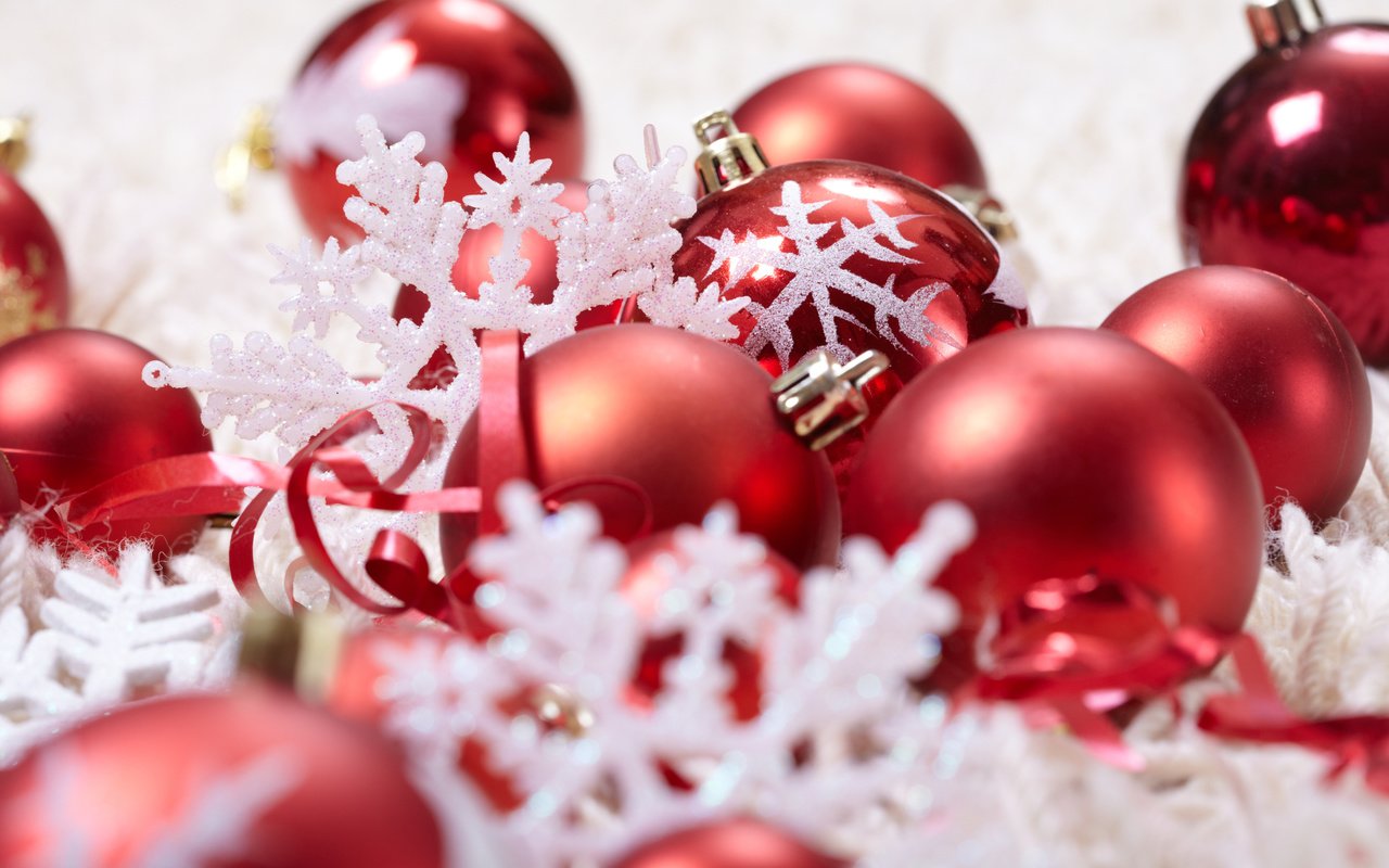 Обои новый год, рождество, шары, новогодние игрушки, украшения, снежинки, красные, ленточки, игрушки, праздник, new year, christmas, balls, christmas toys, decoration, snowflakes, red, ribbons, toys, holiday разрешение 2880x1800 Загрузить