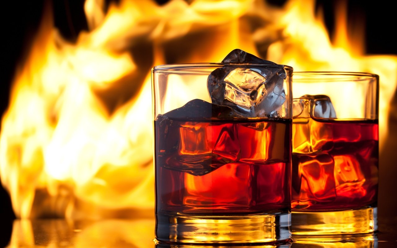 Обои напиток, огонь, лёд, бокалы, алкоголь, виски, drink, fire, ice, glasses, alcohol, whiskey разрешение 2880x1800 Загрузить