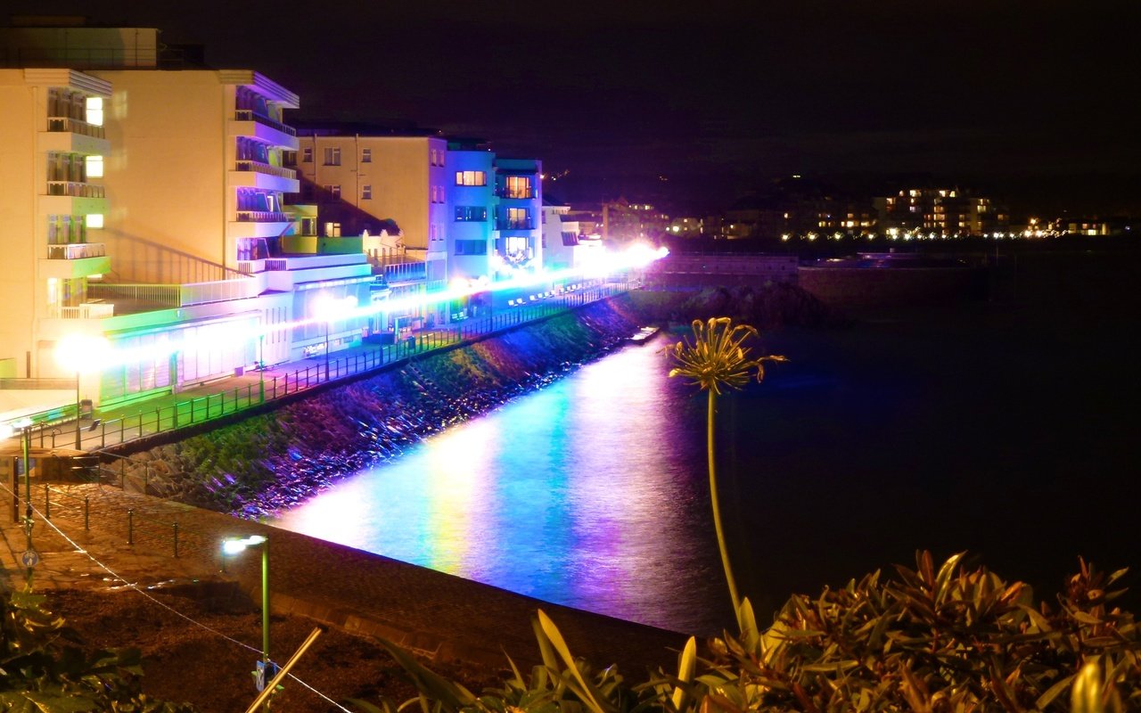 Обои ночной город, набережная, сент-хелиер, saint helier, джерси, night city, promenade, st helier, saint saviour, jersey разрешение 4320x2432 Загрузить