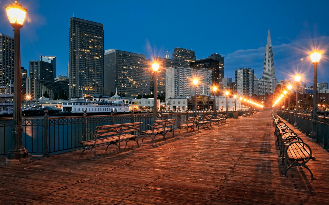 Обои фонари, город, небоскребы, набережная, lights, the city, skyscrapers, promenade разрешение 1920x1272 Загрузить