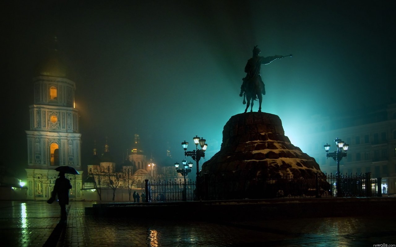 Обои ночь, дождь, памятник, площадь, украина, киев, хмельницкому, night, rain, monument, area, ukraine, kiev, khmelnitsky разрешение 1920x1200 Загрузить