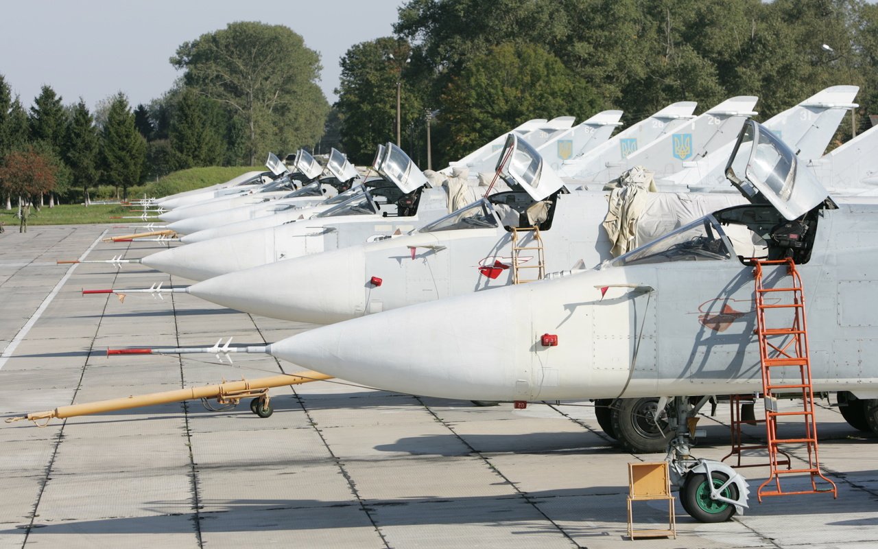 Обои самолеты, бомбардировщик, su 24m, су-24м, aircraft, bomber, su-24m разрешение 3504x2336 Загрузить