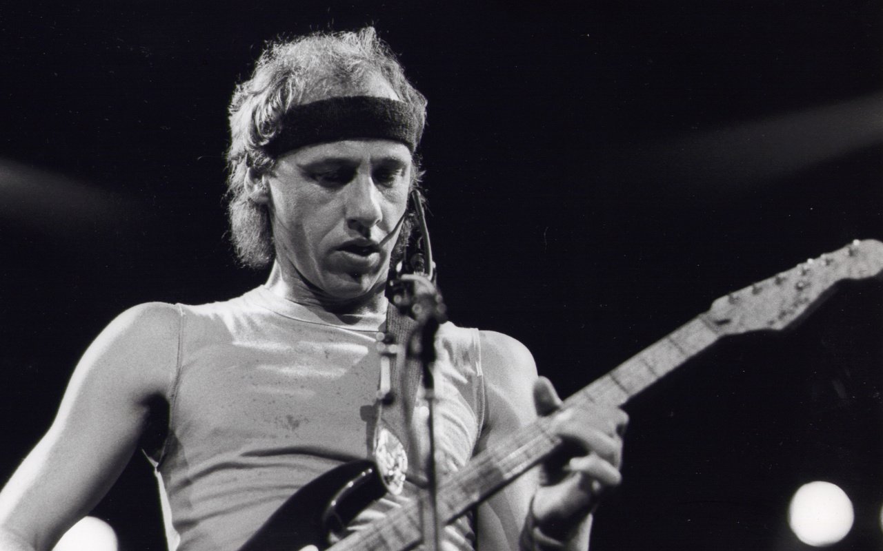 Обои gitarist, mark knopfler, pevec разрешение 2718x2034 Загрузить