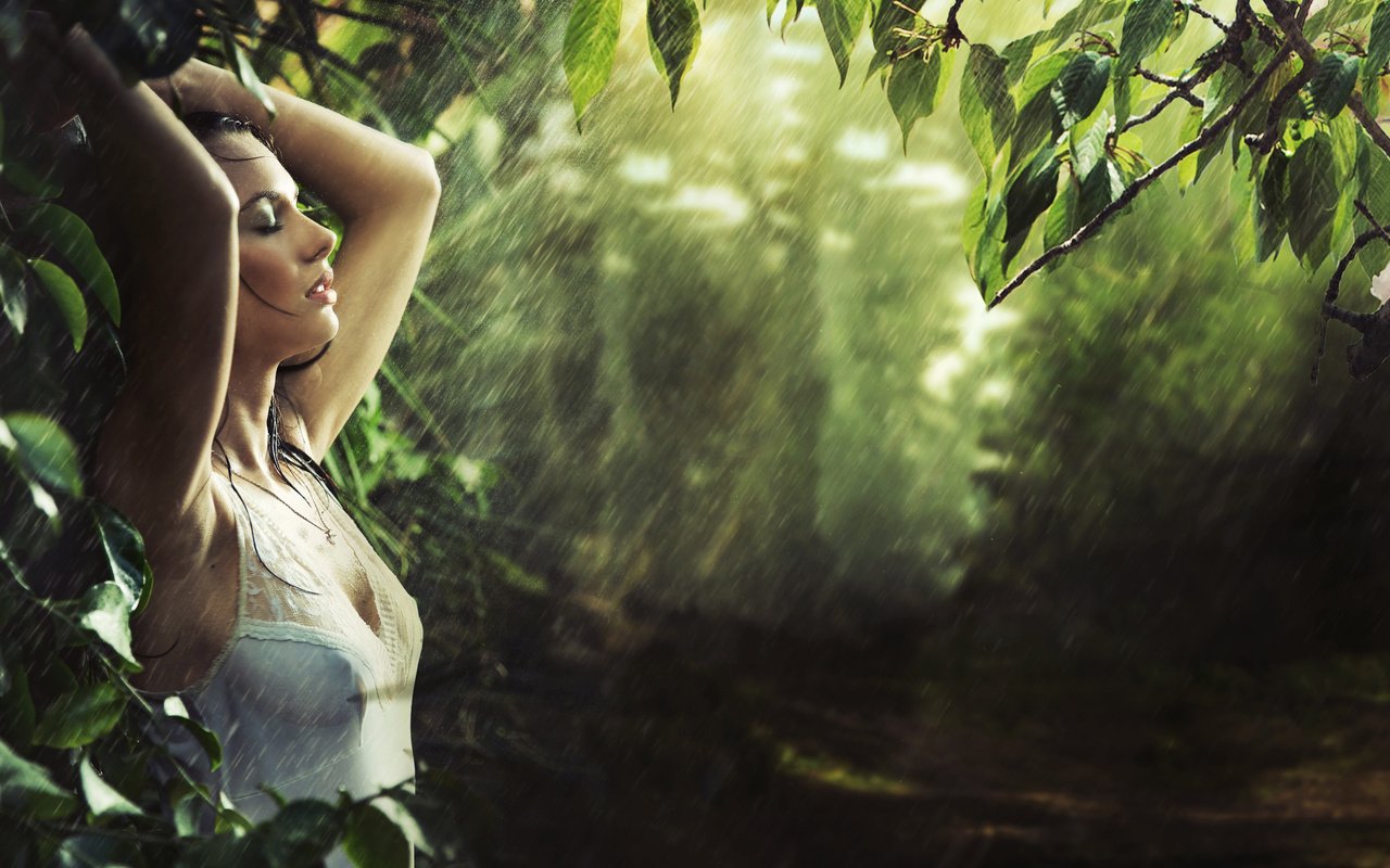 Обои природа, лес, девушка, брюнетка, дождь, nature, forest, girl, brunette, rain разрешение 2880x1800 Загрузить