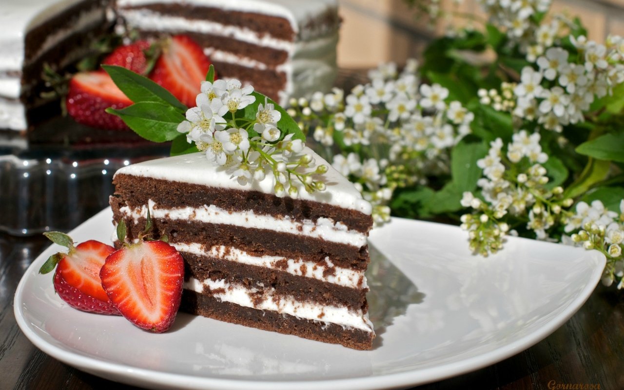 Обои крем для торта, клубника, сладкое, торт, кусок, черемуха, cream cake, strawberry, sweet, cake, piece, cherry разрешение 2100x1440 Загрузить