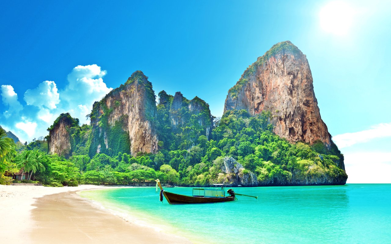 Обои море, пляж, лодка, отдых, таиланд, тропики, sea, beach, boat, stay, thailand, tropics разрешение 2560x1600 Загрузить