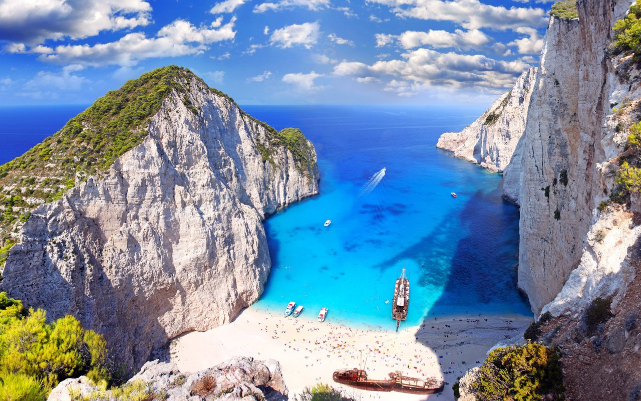 Обои скалы, море, отдых, греция, бухта, rocks, sea, stay, greece, bay разрешение 7506x3852 Загрузить