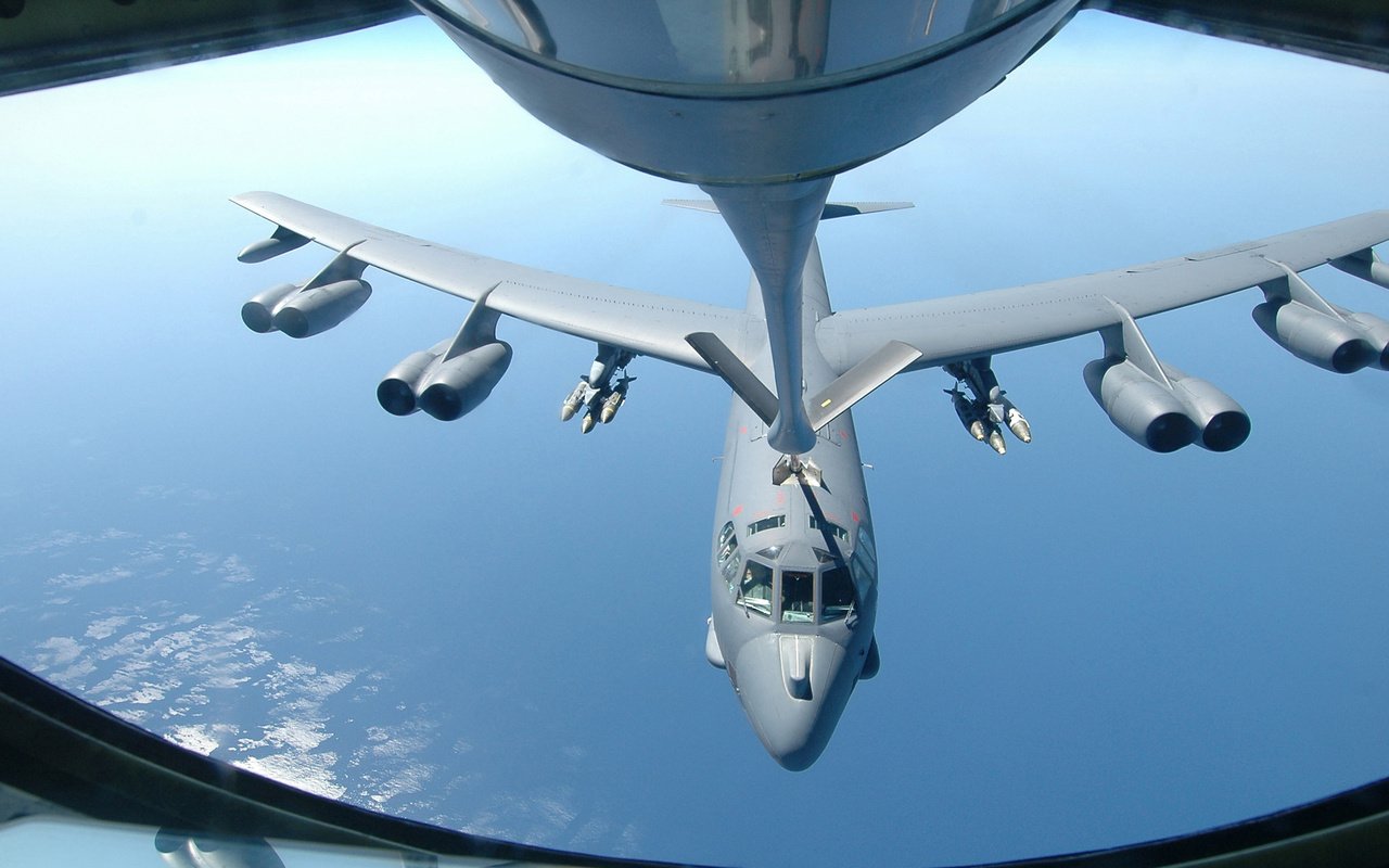 Обои океан, бомбардировщик, usaf, b 52, дозаправка в воздухе, the ocean, bomber, air refueling разрешение 1920x1080 Загрузить