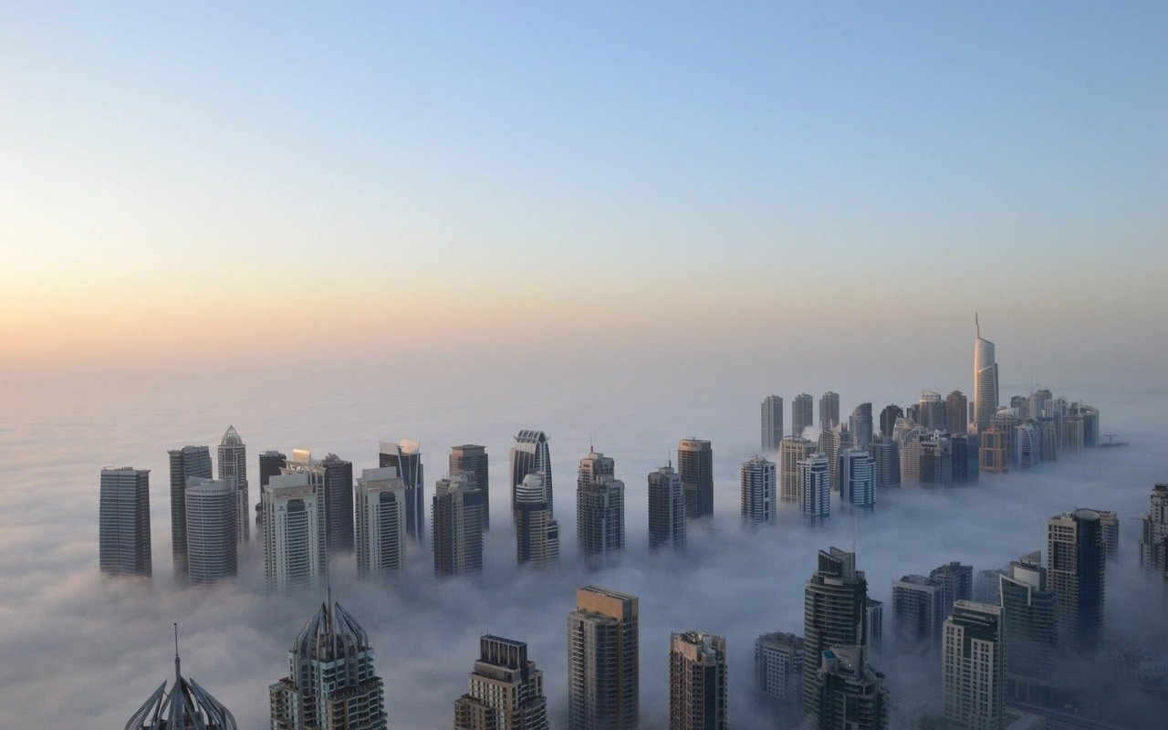 Обои утро, туман, высота, небоскребы, прохлада, дубаи, morning, fog, height, skyscrapers, cool, dubai разрешение 1920x1200 Загрузить