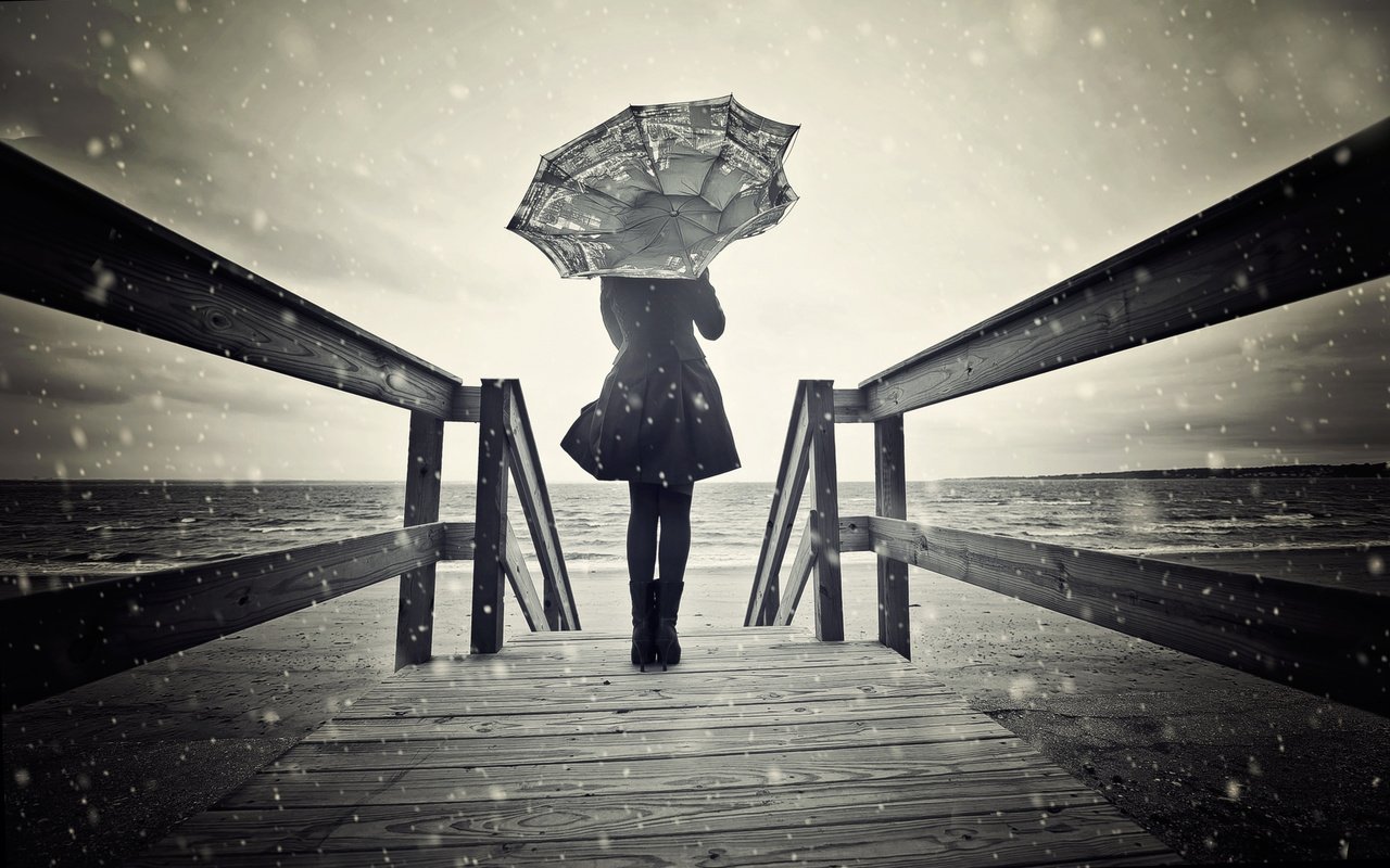 Обои снег, девушка, зонт, ветер, чб, snow, girl, umbrella, the wind, bw разрешение 2500x1568 Загрузить