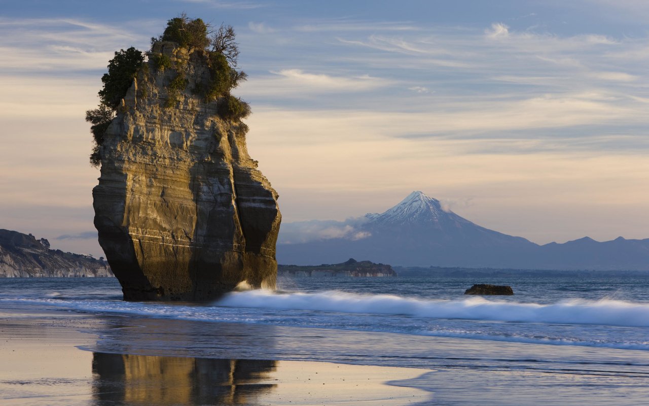 Обои море, скала, новая зеландия, гора таранаки, sea, rock, new zealand, mt taranaki разрешение 2000x1333 Загрузить