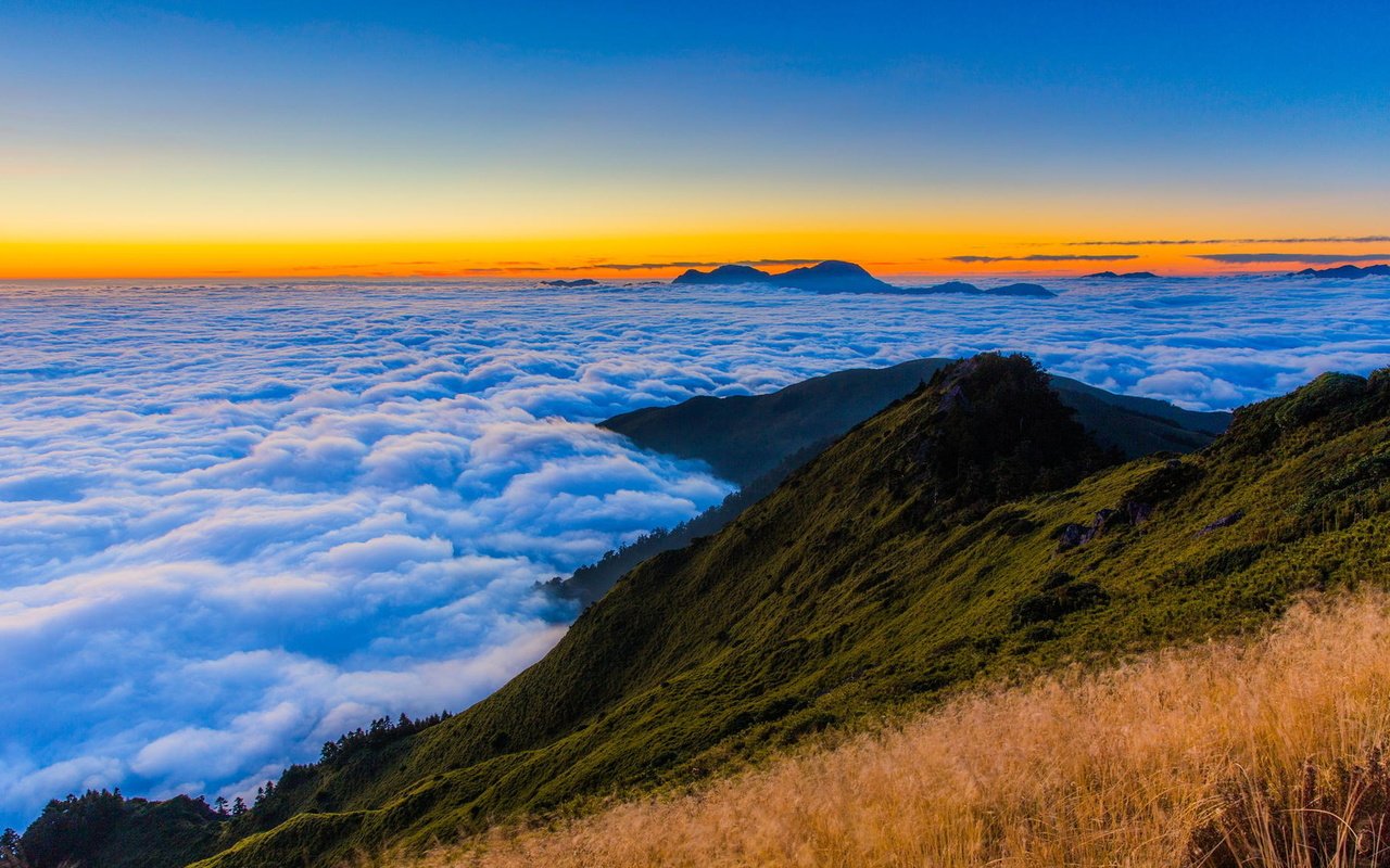 Обои небо, облака, горы, пейзаж, рассвет, красота, the sky, clouds, mountains, landscape, dawn, beauty разрешение 1920x1080 Загрузить