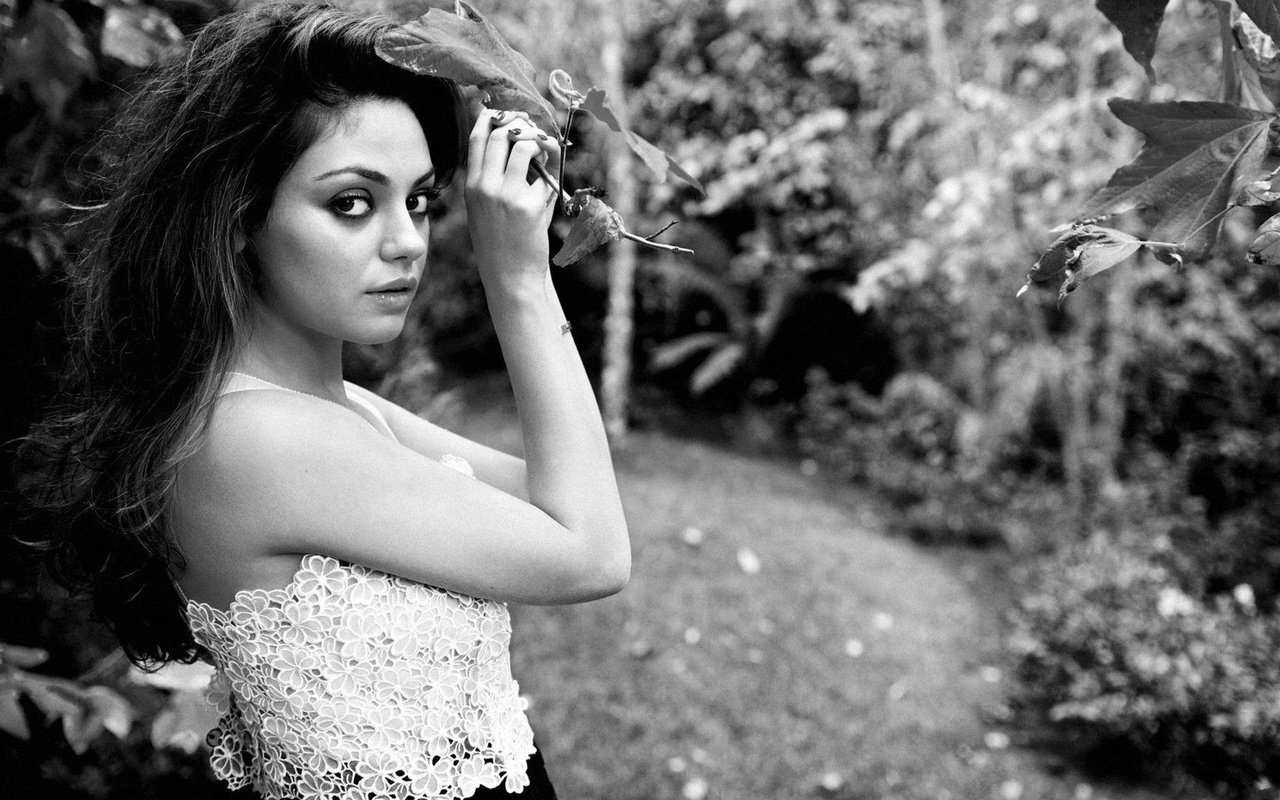 Обои природа, девушка, чёрно-белое, актриса, мила кунис, nature, girl, black and white, actress, mila kunis разрешение 1920x1200 Загрузить