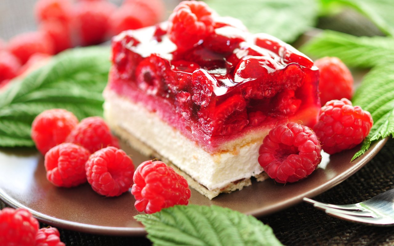 Обои крем для торта, малина, еда, торт, десерт, пирожное, cream cake, raspberry, food, cake, dessert разрешение 2560x1600 Загрузить