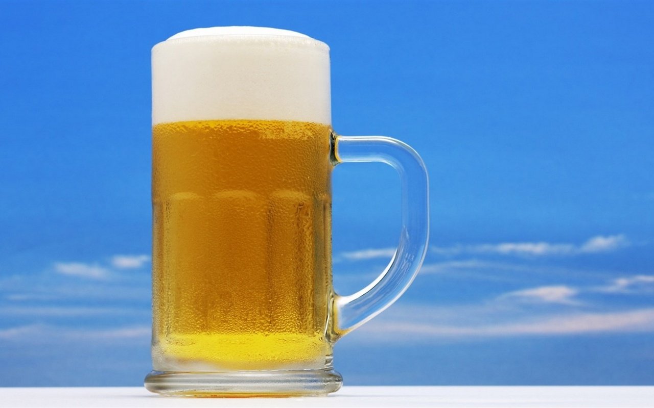 Обои запотевшая кружка с пивом, the frost-coated mug of beer разрешение 2560x1600 Загрузить