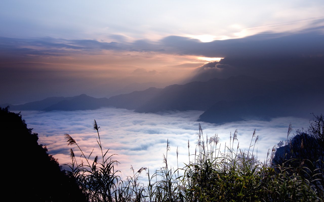 Обои небо, горы, туман, тайвань, дымка, the sky, mountains, fog, taiwan, haze разрешение 1920x1200 Загрузить