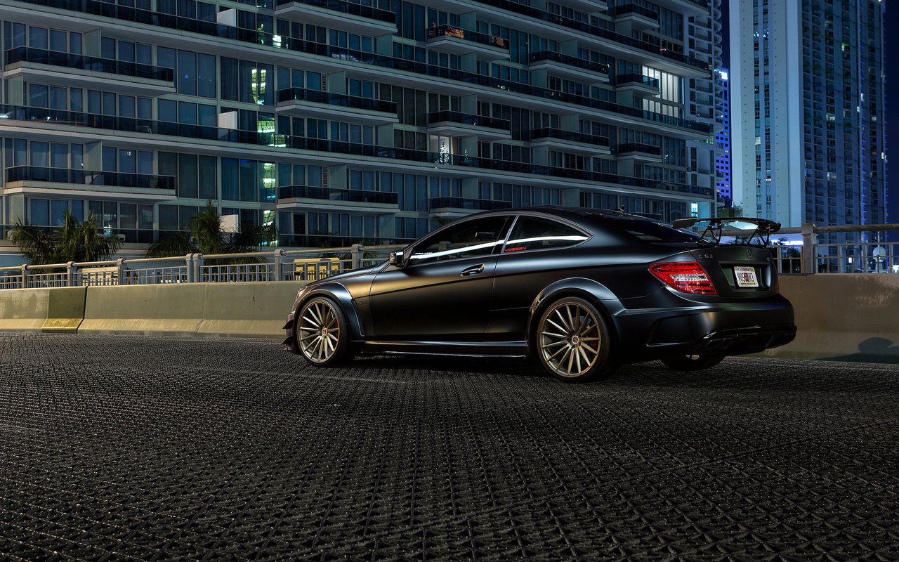 Обои блака, c-klasse, c63, амг, мерседес-бенц, rear, black, amg, mercedes-benz разрешение 1920x1200 Загрузить